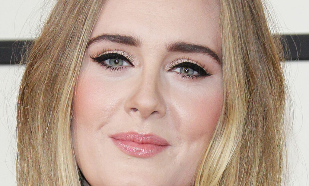 Poserte sminkeløs:- Adele ser perfekt ut