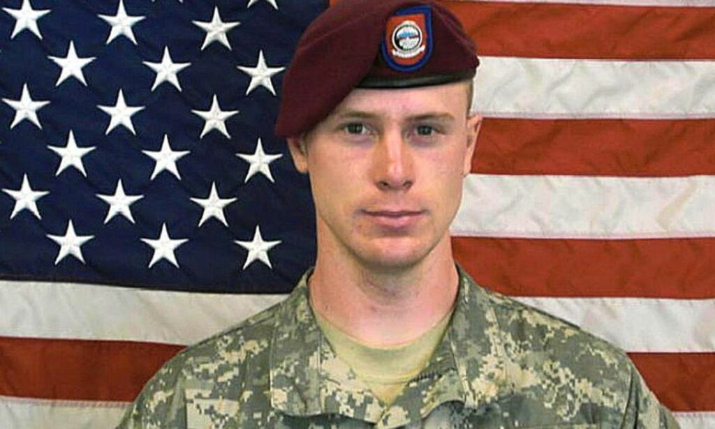 Midt på natta forlater Bowe Bergdahl (29) sin post i Afghanistan og begir seg inn i Taliban-land