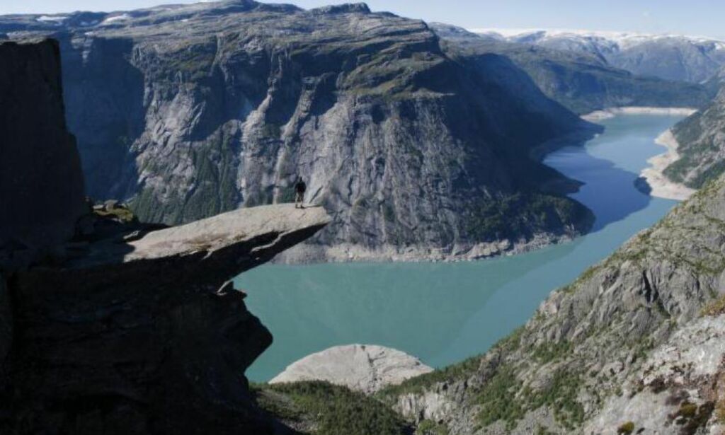 Kvinne falt i døden fra Trolltunga