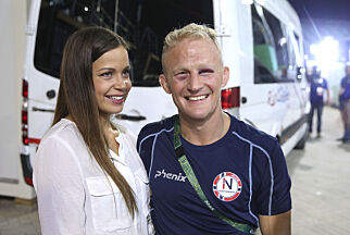 - Noen ganger skiter han mens jeg sminker meg