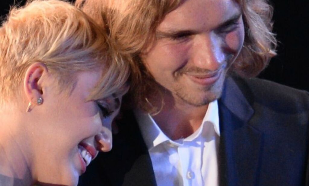 I 2014 tok uteliggeren Jesse imot pris for Miley. Nå selger han den til høystbydende