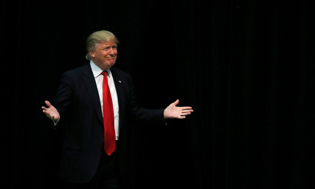 Trump meldte om problemer med stemmemaskinene «across entire country». Det var én «r» for mye