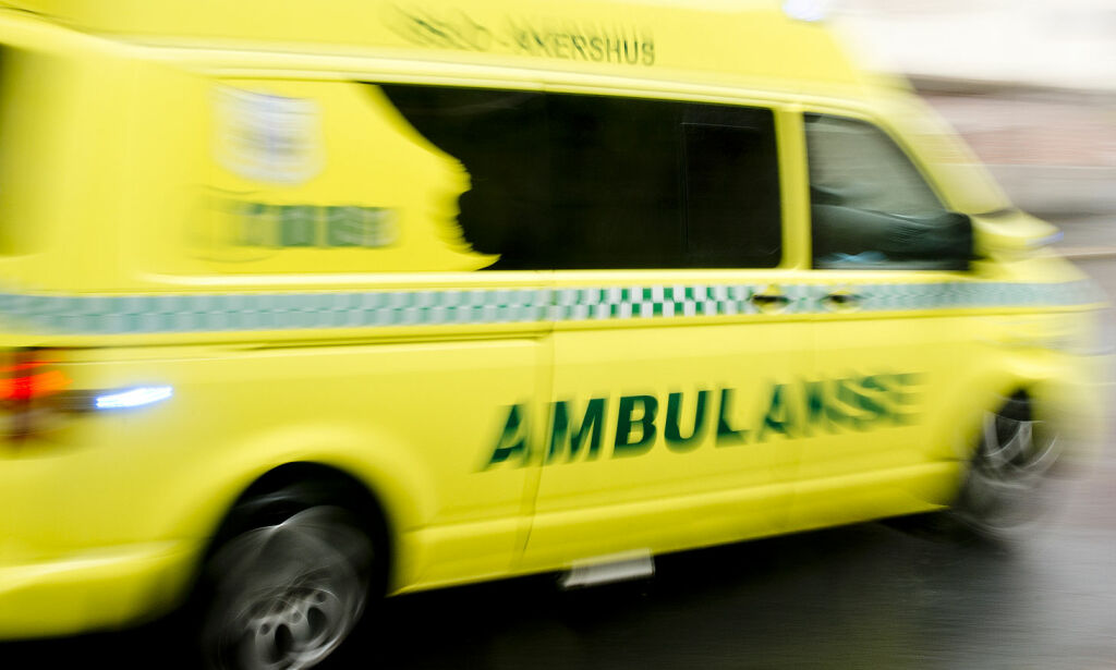 Ambulansesjåføren Dennis ble sjokkert over folks oppførsel på ulykkessted. Nå slår han alarm: - Uforståelig