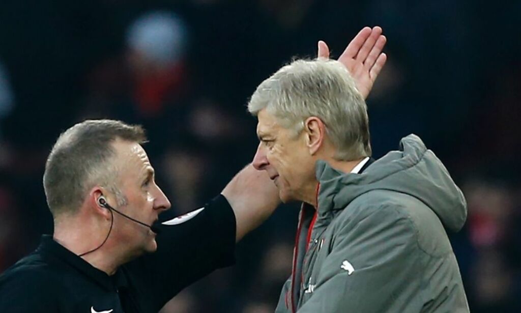 Wenger raste mot dommer og dyttet fjerdedommer etter overtidsdrama