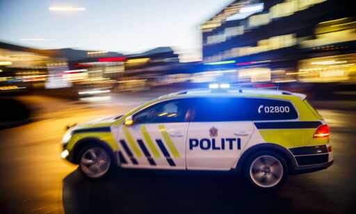 SKI 20161213.Politiet i arbeid. Politibil med blålys i fart. NB! Modellklarert til redaksjonell bruk.Foto: Heiko Junge / NTB scanpix
