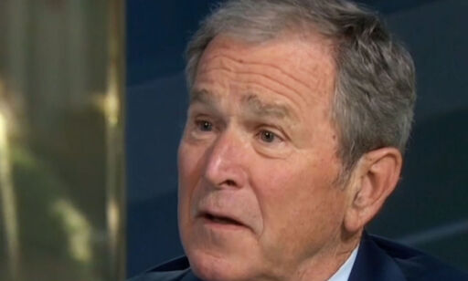 George W. Bush bryter Trump-tausheten. Krever Russland-svar og hyller den frie pressen