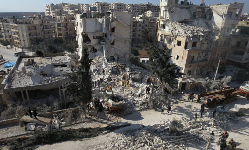 - Vi syrere er sønderknust og slitne, men også fornøyd med at noen endelig angriper Assad