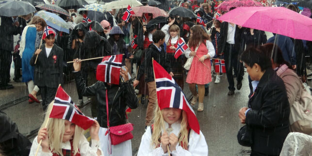 Meteorologene gjør helomvending: Elendig 17. mai-vær over nesten hele landet