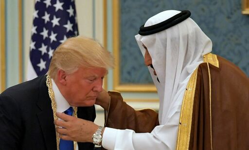 Trump tildelt fredsmedalje