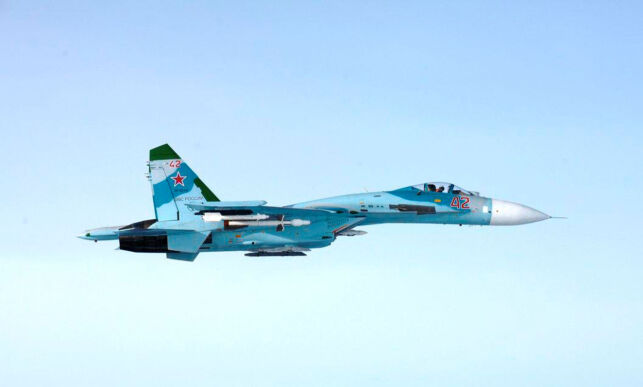 Russisk jagerfly i nærkontakt med amerikansk krigsfly over Østersjøen
