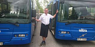 Bussjåføren Göran får ikke lov å gå i shorts på jobb. Det løste han slik