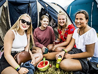 - Det er kult å treffe nye folk og sånn, men vi er ikke her for å ligge med gutter