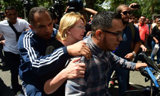 Norsk ekspert om sparkingen av Venezuelas riksadvokat: - Dette er nok et skritt bort fra demokrati