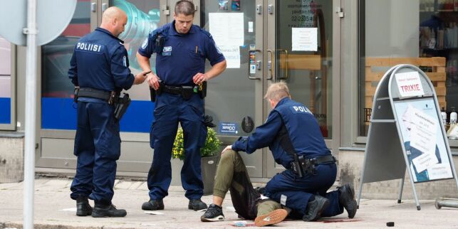 Finsk politi tror knivangrepet i Finland var rettet mot kvinner