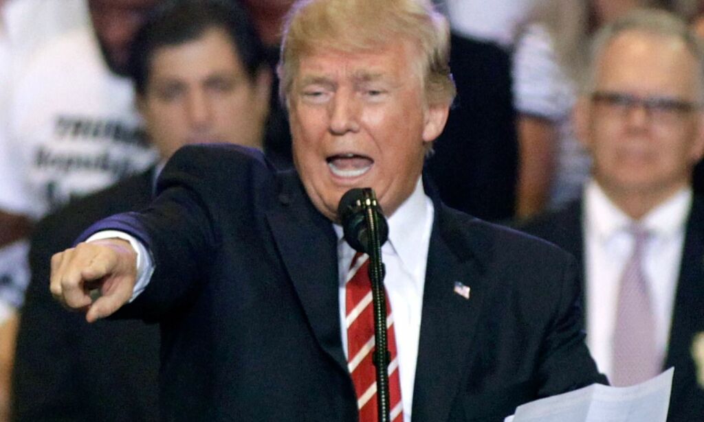 Trump med hardt angrep på media etter Charlottesville-opptøyene: - Dette viser hvor forbannet uærlige disse folkene er