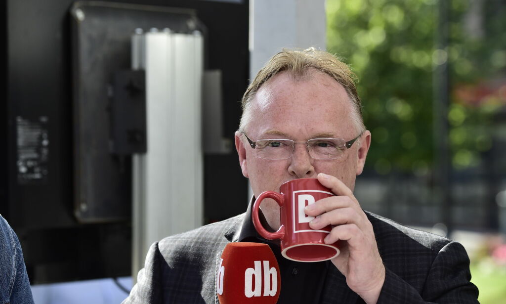 Hemmelige e-poster til Per Sandberg havnet på avveie. Nå hevder lobbyisten at han fikk adressen av Sandberg selv