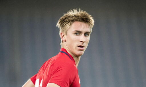 Dennis Johnsen (19) sammenliknes med Bergkamp og Grønkjær: - Kan bli verdt 550 millioner kroner