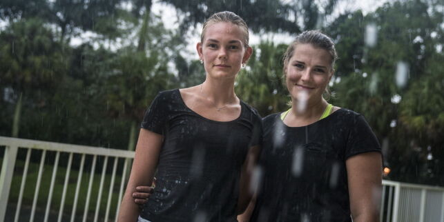 Stine og Renate er midt i evakueringsdramaet: - Jeg hadde lyst til å kaste opp