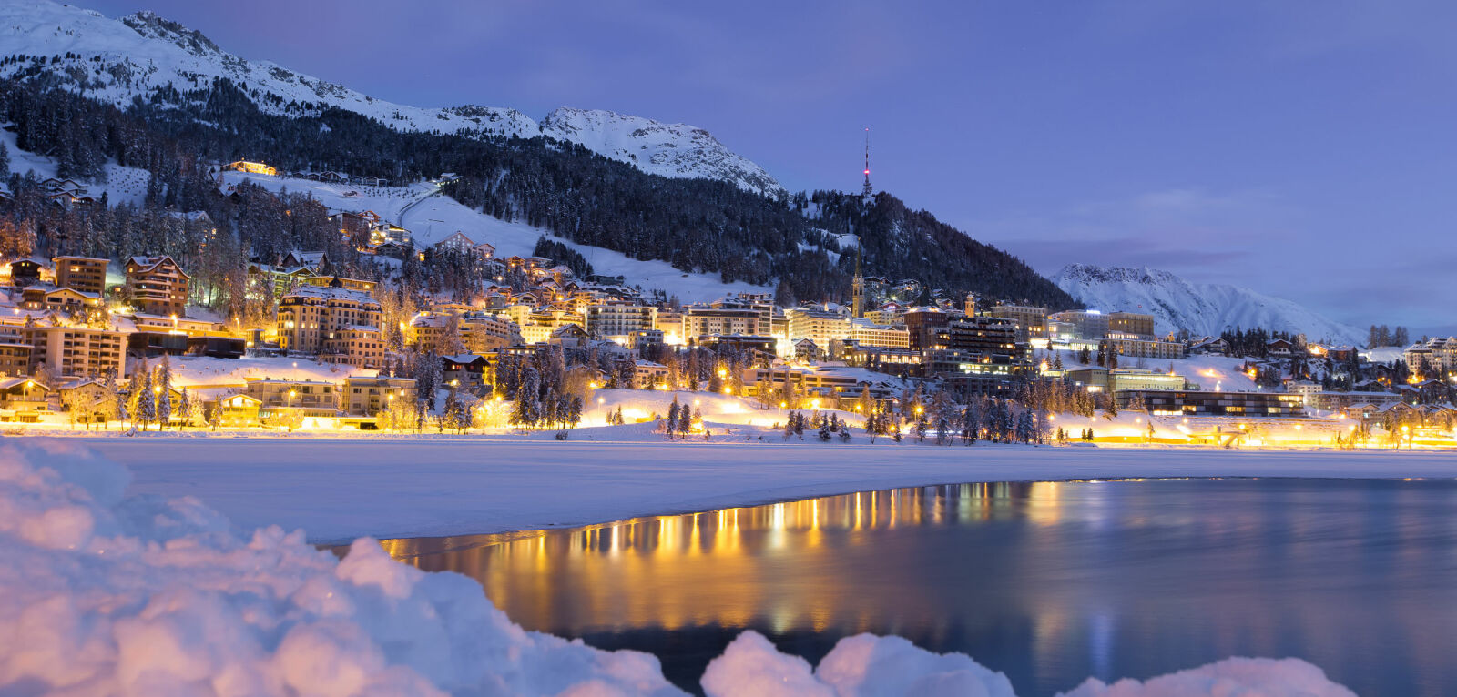 GLAMORØST: St. Moritz var vertskap for alpin-VM forrige vinter, og er et meget tradisjonsrikt skisted med to vinter-OL bak seg. På isen utenfor byen arrangeres det gjerne skøyteløp. Foto: NTB SCANPIX / SHUTTERSTOCK GLAMORØST: St. Moritz var vertskap for alpin-VM forrige vinter, og er et meget tradisjonsrikt skisted med to vinter-OL bak seg. På isen utenfor byen arrangeres det gjerne skøyteløp. Foto: NTB SCANPIX / SHUTTERSTOCK