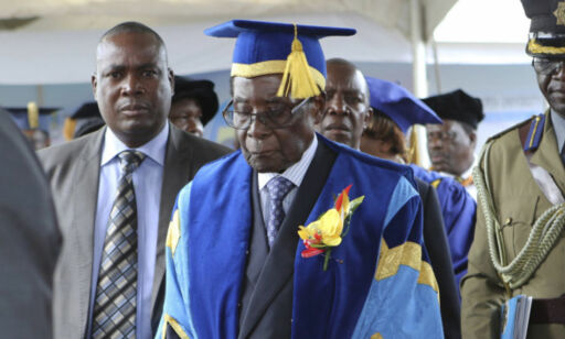 Mugabe er avsatt som partileder. Trues med riksrett om han ikke trekker seg som president