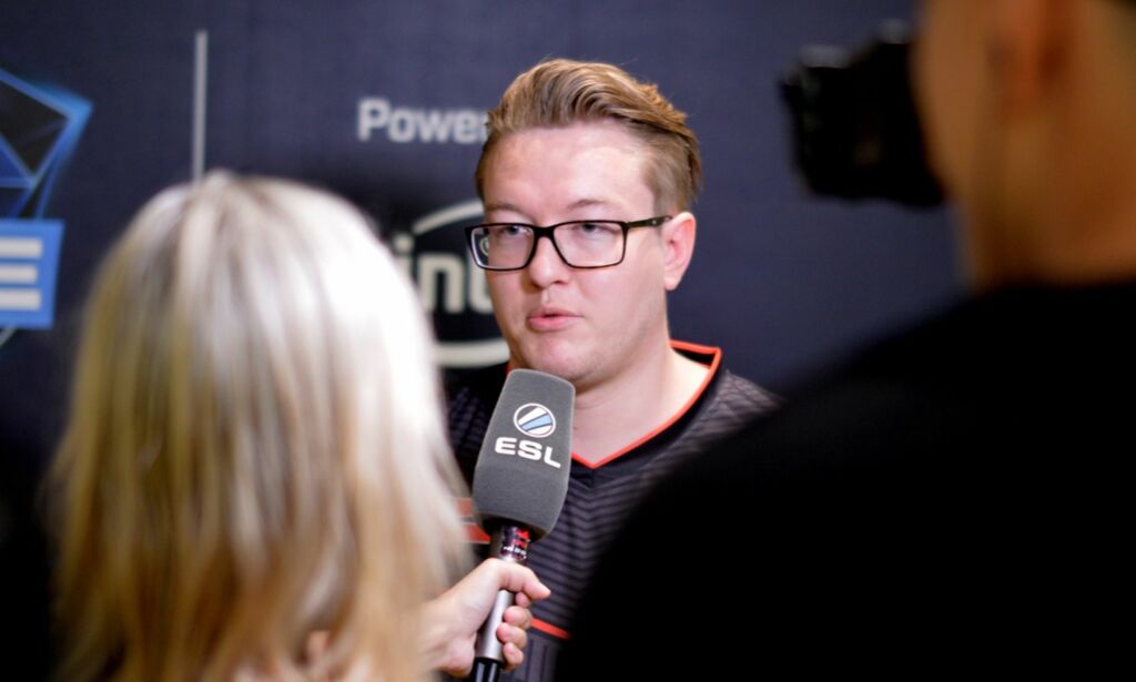 I dag kan Håvard (22) bli mester i et av verdens største dataspill