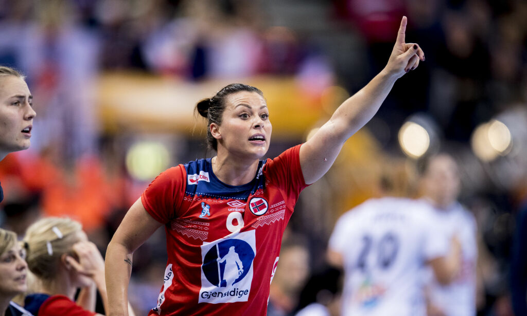 Nora Mørk og resten av Györ mister treneren