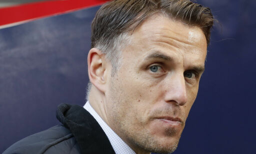 Phil Neville overtar Englands kvinnelandslag