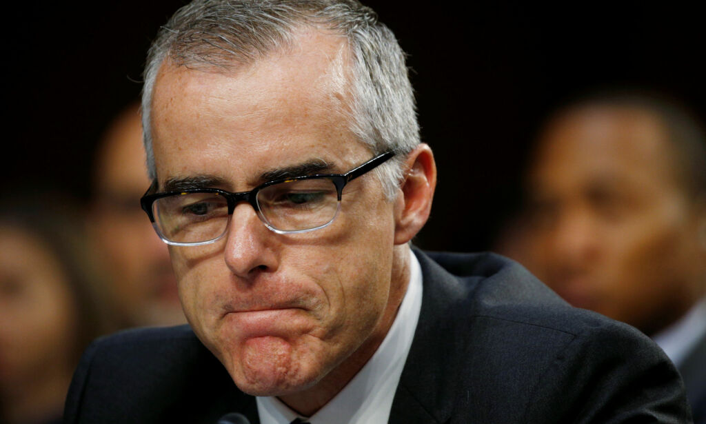 Hevdet at Trump ville sparke FBI-toppen. - Nå trekker han seg