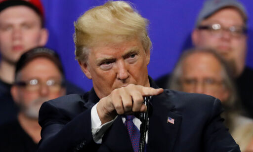 Trump kaller demokrater «forræderske» fordi de ikke klappet under tale
