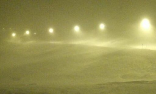 Snø og uvær fører til stengte fjelloverganger, økt snøskredfare og vanskelige kjøreforhold