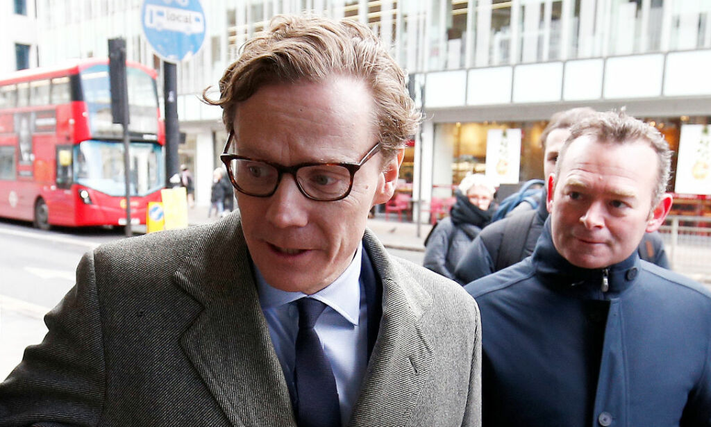 Stjal opplysninger om 50 millioner på Facebook og solgte til Trump. Nå er sjefen suspendert