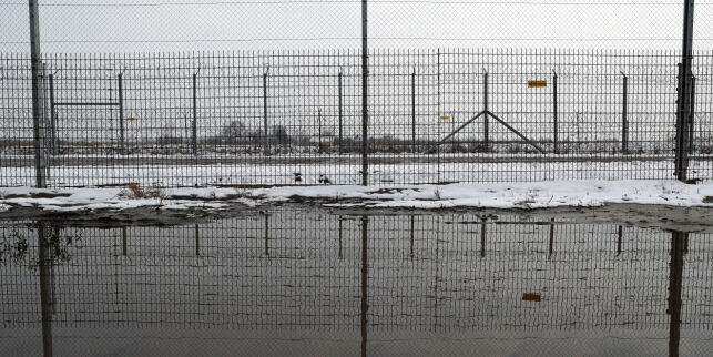 The wire border fence stands next to the village of Asotthalom, Hungary, March 20, 2018. REUTERS/Bernadett Szabo SEARCH "SZABO BACSSZENTGYORGY" FOR THIS STORY. SEARCH "WIDER IMAGE" FOR ALL STORIES.