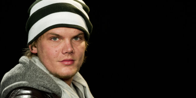 I 2007 postet en ukjent svenske låtene sine på et musikknettsted. Han fikk ingen respons...