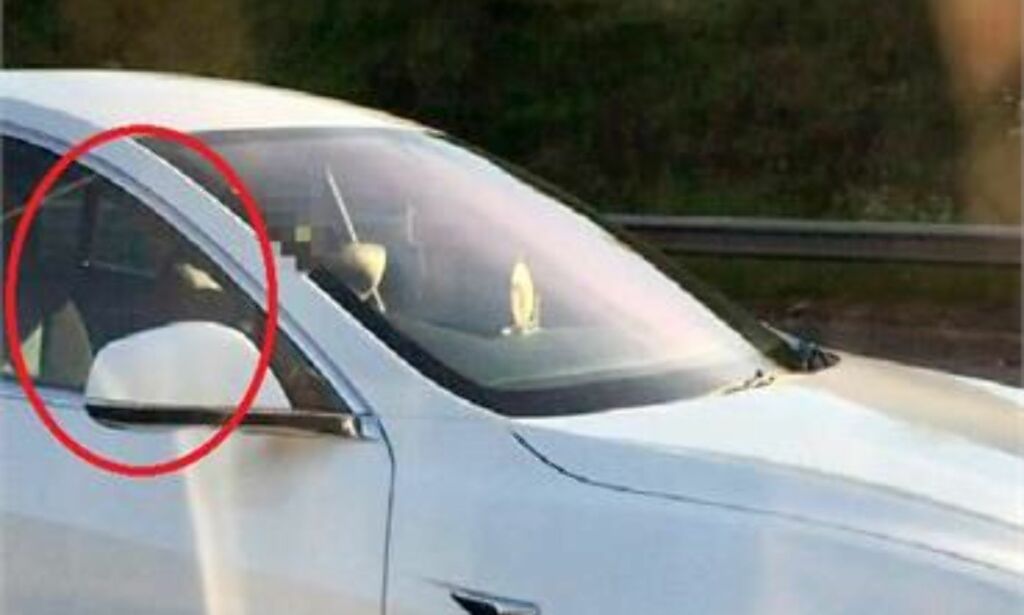 Tesla-sjåføren satte på autopiloten og satte seg i passasjersetet. Det straffet seg