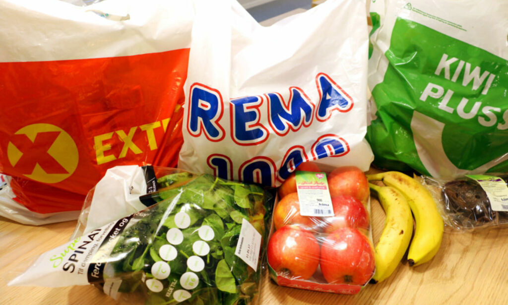 Plastposer i butikkene er bedre enn papirposer, mener miljøvernere