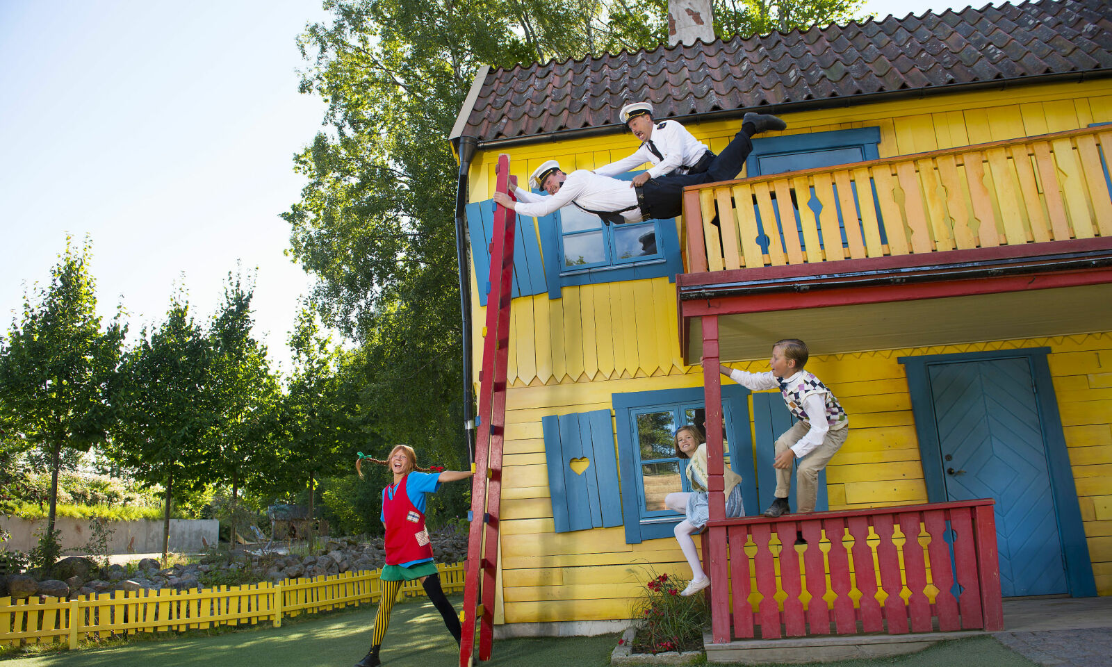 MAGISKE SHOW: I Astrid Lindgrens Värld kommer du tett på heltene du kjenner fra de magiske fortellingene om Pippi, Tommy, Annika og alle de andre. Foto: Astrid Lindgrens Värld MAGISKE SHOW: I Astrid Lindgrens Värld kommer du tett på heltene du kjenner fra de magiske fortellingene om Pippi, Tommy, Annika og alle de andre. Foto: Astrid Lindgrens Värld