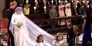 Her viser Meghan Markle fram brudekjolen