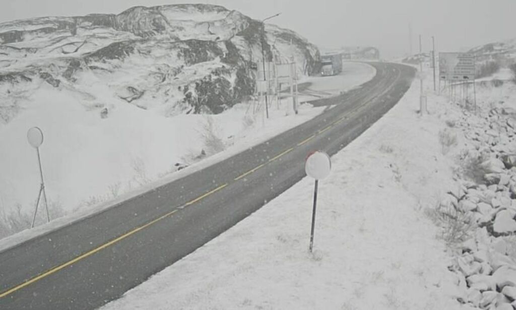 I går var det varmerekord. I dag kom snøen