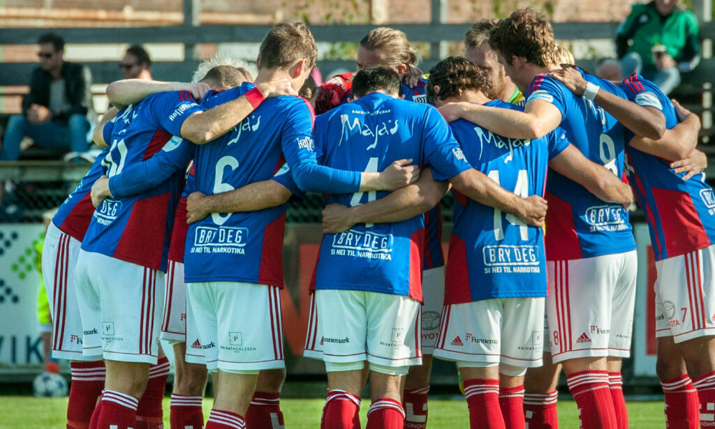 Tvinges til å spille kamp med sju utespillere. Raser mot NFF: - Nitrist