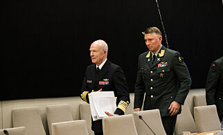 OSLO 20170320.
F.v.: Forsvarssjef Haakon Bruun-Hanssen og generalmajor Tor Rune Raabye under høring mandag formiddag, idet kontroll- og konstitusjonskomiteen behandler Riksrevisjonens rapport om revisjon av politiets og Forsvarets objektsikring.
Foto: Berit Roald / NTB scanpix