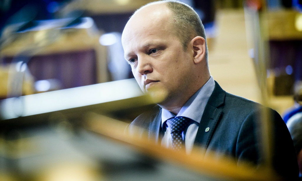 Hardt oppgjør med Vedums strømpolitikk