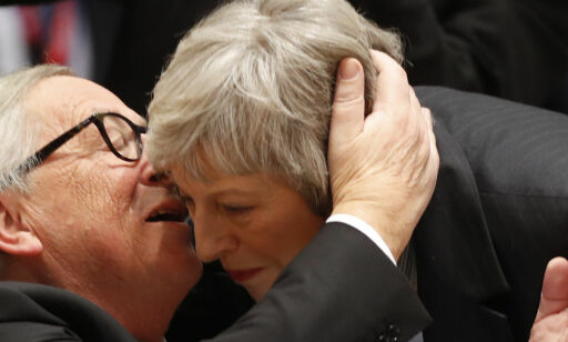 Tapre Theresa tomhendt