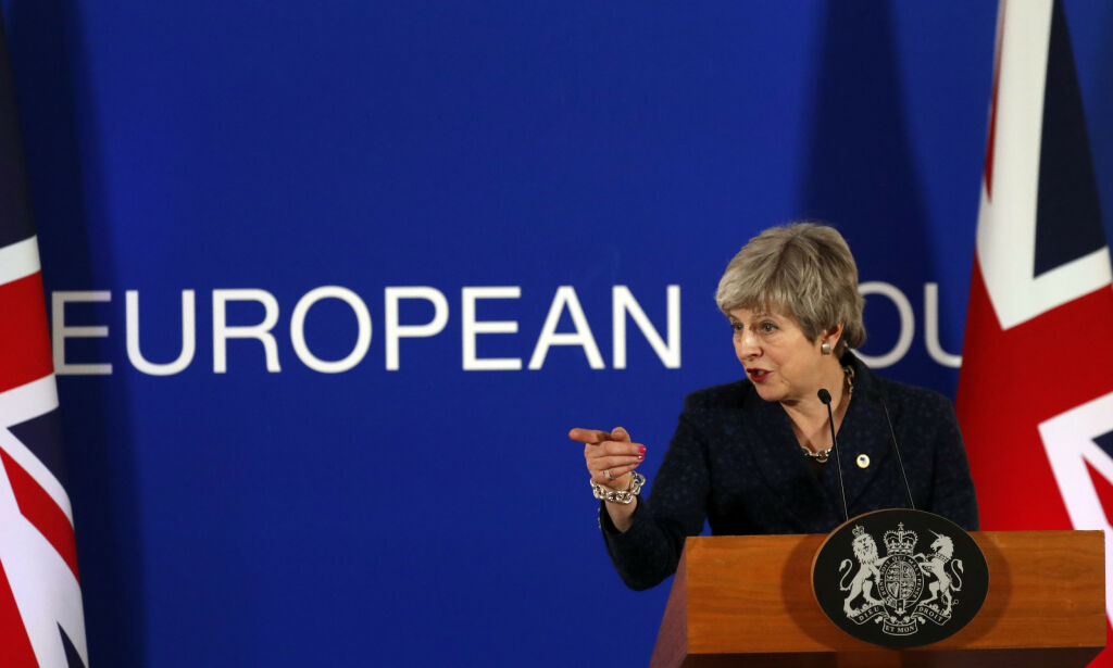 Kilder: May presses av partifeller til å gå av