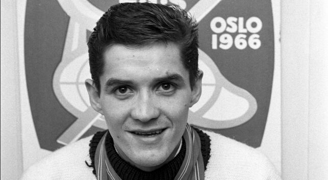 Plutselig kastet han lua